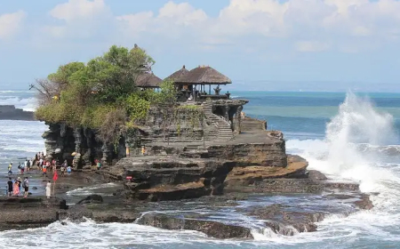 Tanah Lot Temple, Bali: A Timeless Sea Shrine of Spiritual Serenity