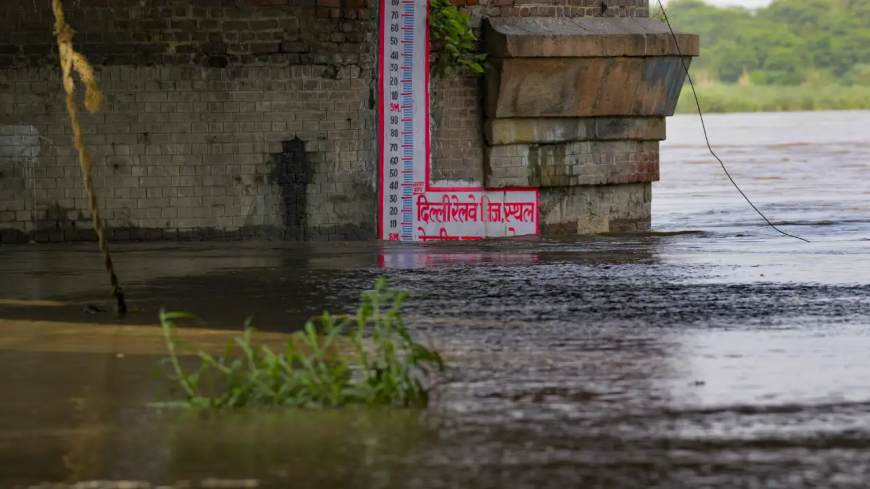 Flood Alert: River crosses warning level in Delhi, low-lying areas on high alert.