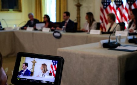 Google, Microsoft CEOs Promise to Make AI More Accessible to Students