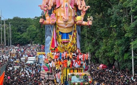 Lalbaugcha Raja's First-Ever Immersion Delay Amid Mumbai's Rough Seas