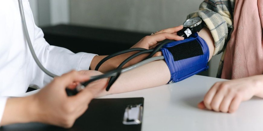 Managing High Blood Pressure: They Reversed Their Heart Attack Risk – Find Out How 2 Professionals Adopted Lifestyle Hacks That Worked