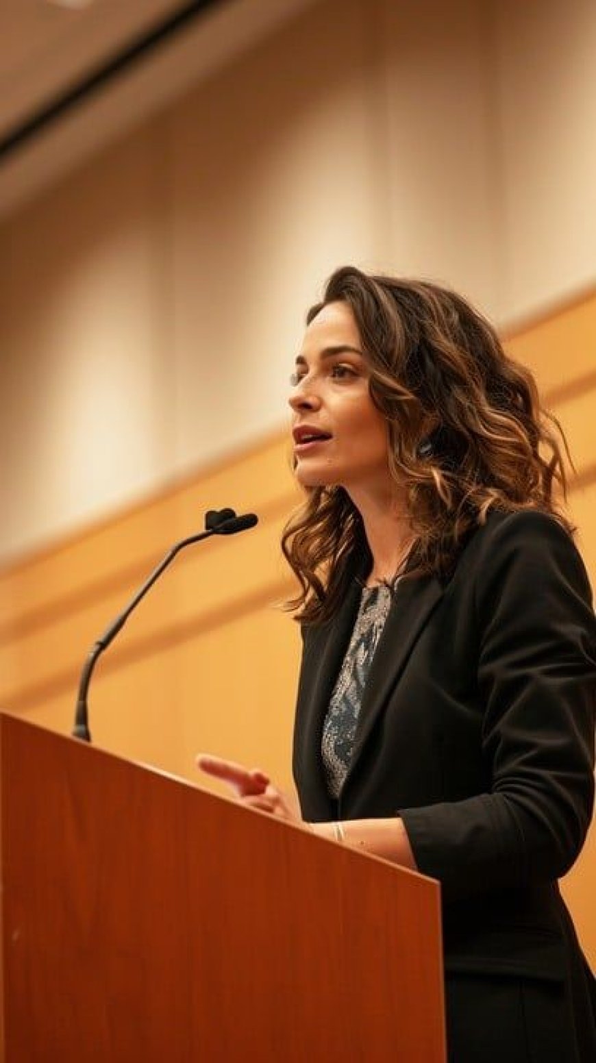 7 Proven Tips to Become a Better Public Speaker