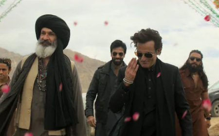 Dhurandhar Pirated DVDs Selling For Rs 16 In Pakistan. Watch Viral Video