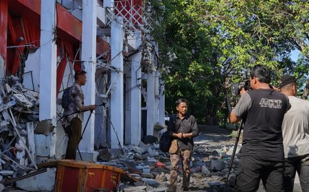 Indonesia 7.4 Quake Kills One, Tsunami Alert Lifted